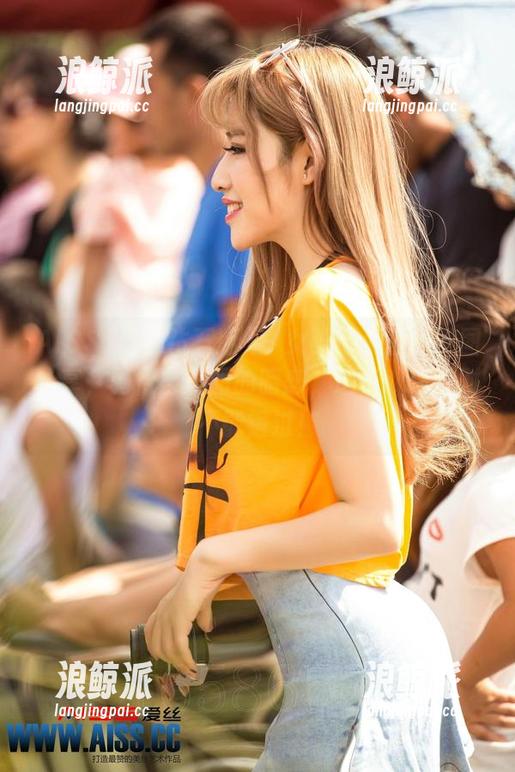 AISS爱丝(钻石版) - 女骑士小曼的美图分享，骑行与美丽的暗恋，这场戏你绝对不能错过！