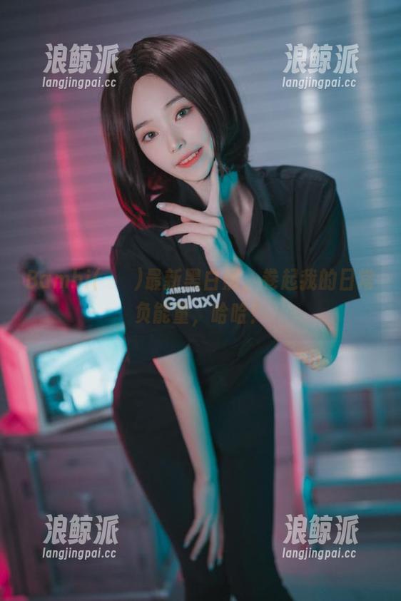 Bambi(밤비)最新黑白照，卷起我的日常负能量，哈哈！