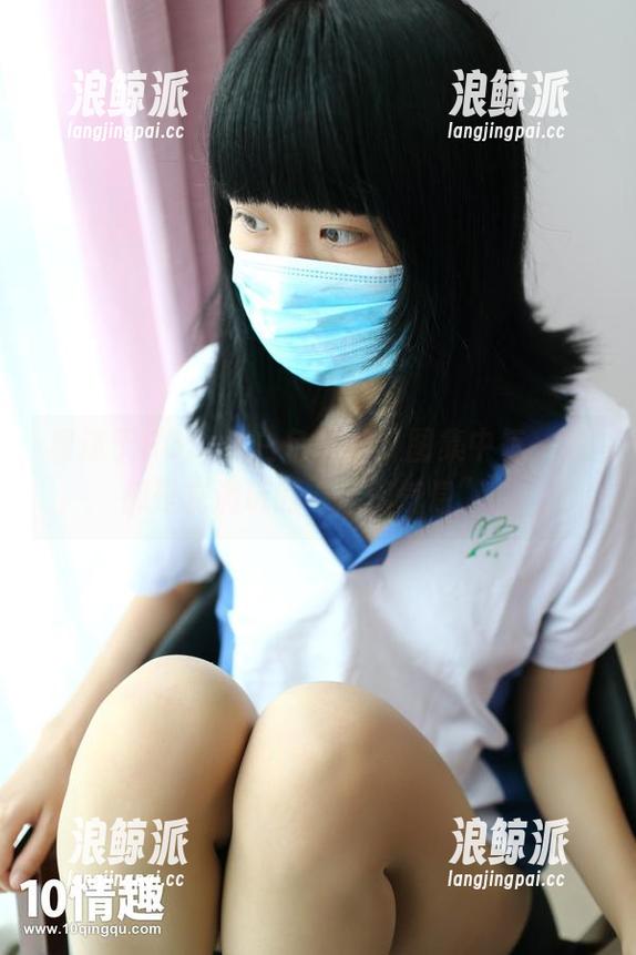 ROSI口罩 着迷于ROSI的白色丝袜,图集中每一张都是充满玩的“悠闲气息”。