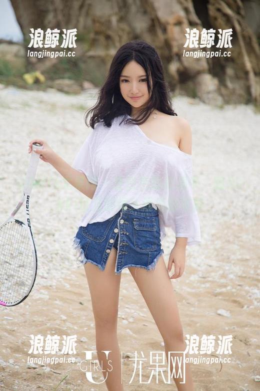UGirls尤果网 - 在白色的漩涡中，随Sukki可儿的镜头漫游的写真