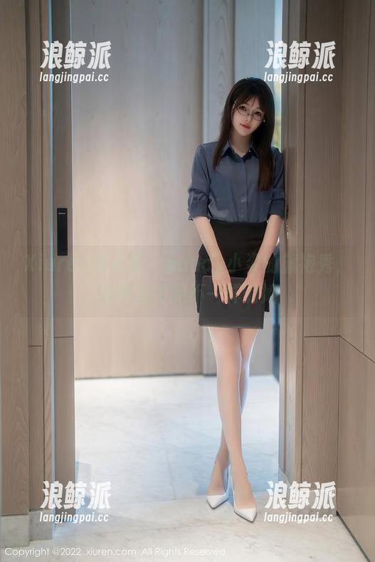Xiuren秀人网-nancy小姿 Xiuren秀人网 - nancy小姿的旗袍秀,图库里撞见不一样的她