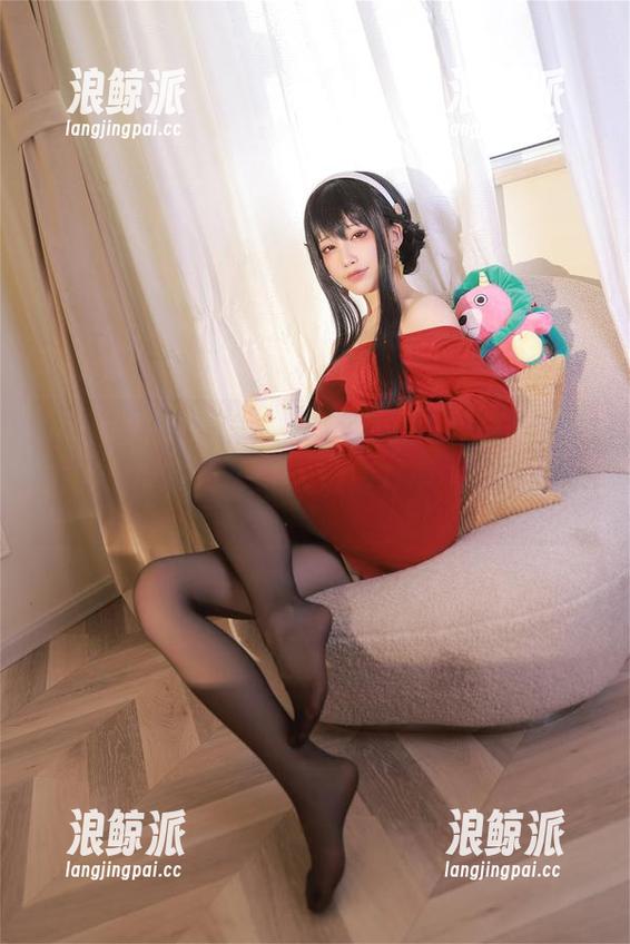 aqua水淼的精选写真，2022年总有种不言而喻的妩媚，让人沉浸其中，慢慢咀嚼。