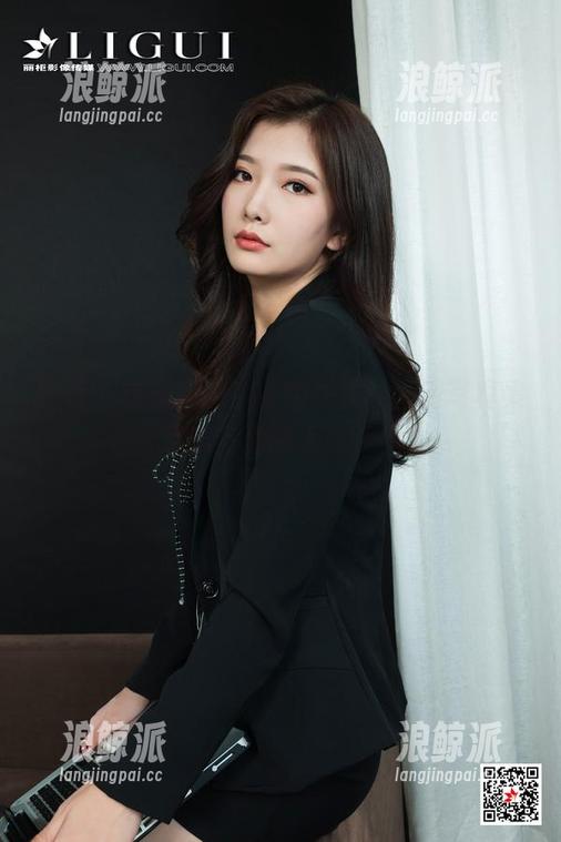 丽柜-左左 丽柜 - 这是穿水手服的左左,高清写真集里都有你的海盗梦!