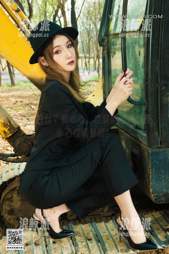 丽柜 - 白丝下的心心，浩瀚美图资源里，小心被吸引哦！