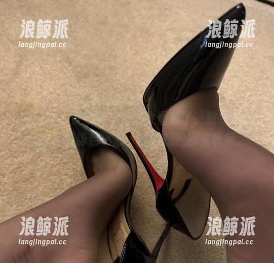 微密圈 - 保守的二舅妈太懂我了，这组美图里的性感粉色桃心，我好想搬回家收藏。