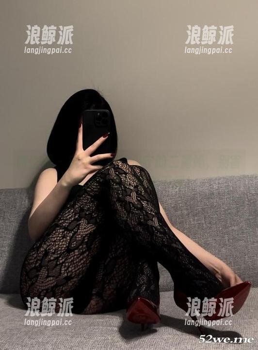 微密圈 - 镜中之影的保守的二舅妈，别害怕点赞，美图轻松下载！
