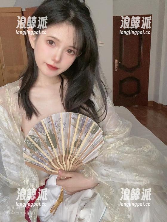 倦倦喵 这“巫女”写真中,倦倦喵果然没让我失望哦,问题是看得进退两难