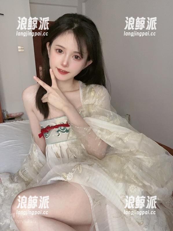 倦倦喵 倦倦喵的写真集:甘雨与魅魔的双重奏,相爱久了就是这样