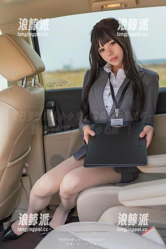 夏日里的咬人小小兔，写真图包里的每一张都在召唤我的“小心脏”！