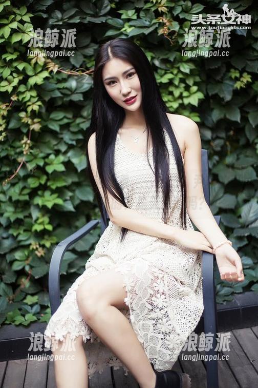 头条女神 - 一边观看，一边想，尹菲的可爱是怎么来的？是天生的吗？