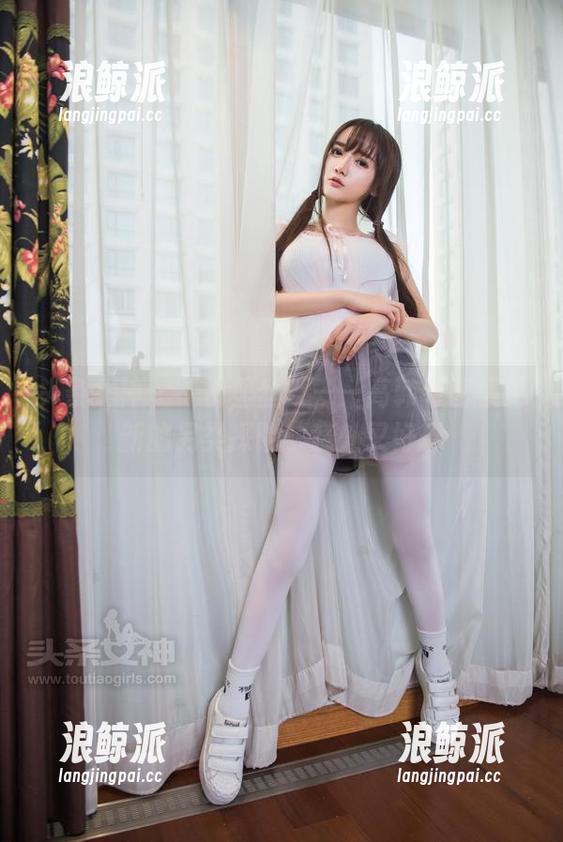 头条女神 - “裤里丝”——高韩菲图集更新的另类探险，意外又好玩