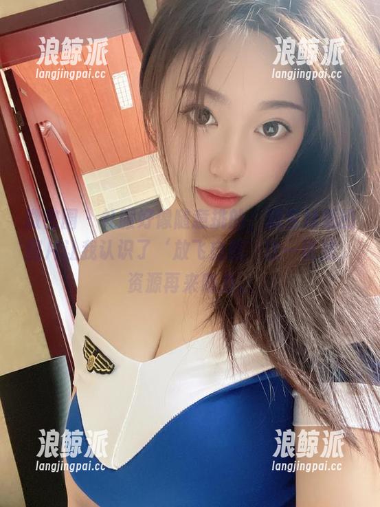 微密圈 - 礼服好像随意挑的，奶宝妹纸的图片让我认识了‘放飞自我’这一说法，资源再来助力。