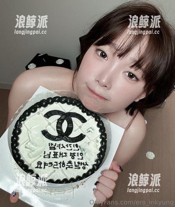 姜仁卿(강인경)带你飞：高清COS圣诞老人，流行时尚与果脆音效！