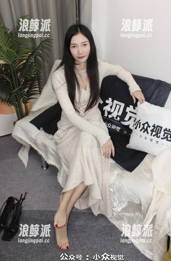 小众视觉 - 彤彤穿牛仔裤，那是“过分的好”图片分享