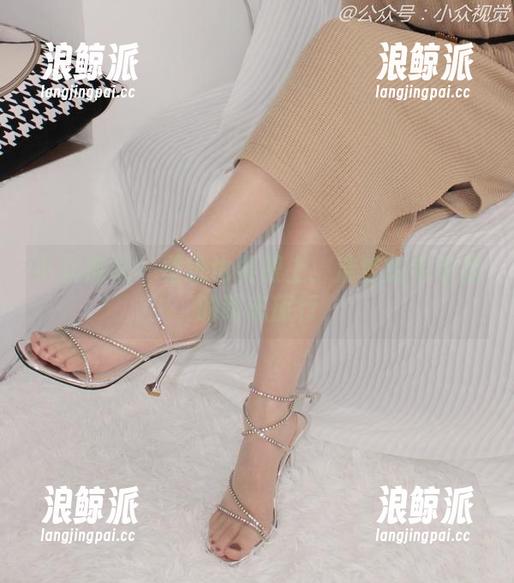 小众视觉 - 壁纸也要跟上：洁洁的毛衣里的萌态旅行