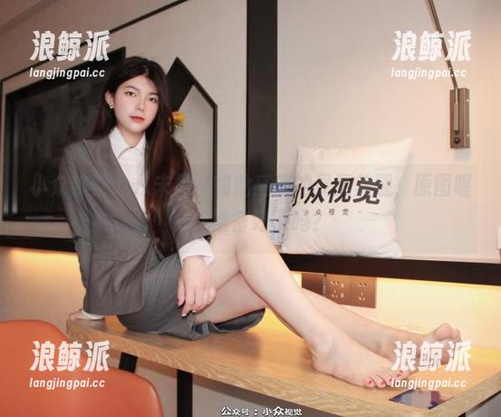小众视觉 - 从未见过如此高清的灵灵美腿，原图喔，你准备好了吗？