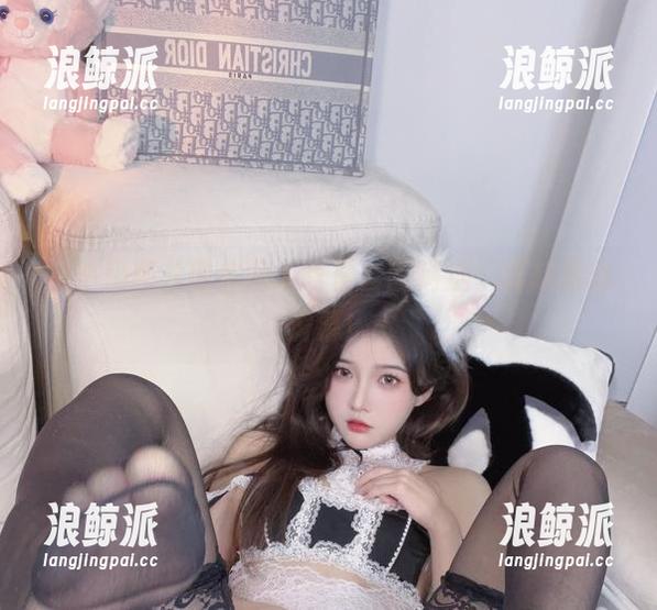 小小奶瓶儿带你闯入夏日套图精选，真想亲吻屏幕！