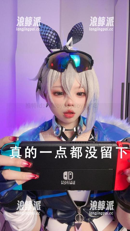 旗袍+小瑶幺幺：这作品真心要下载，太抓眼了！