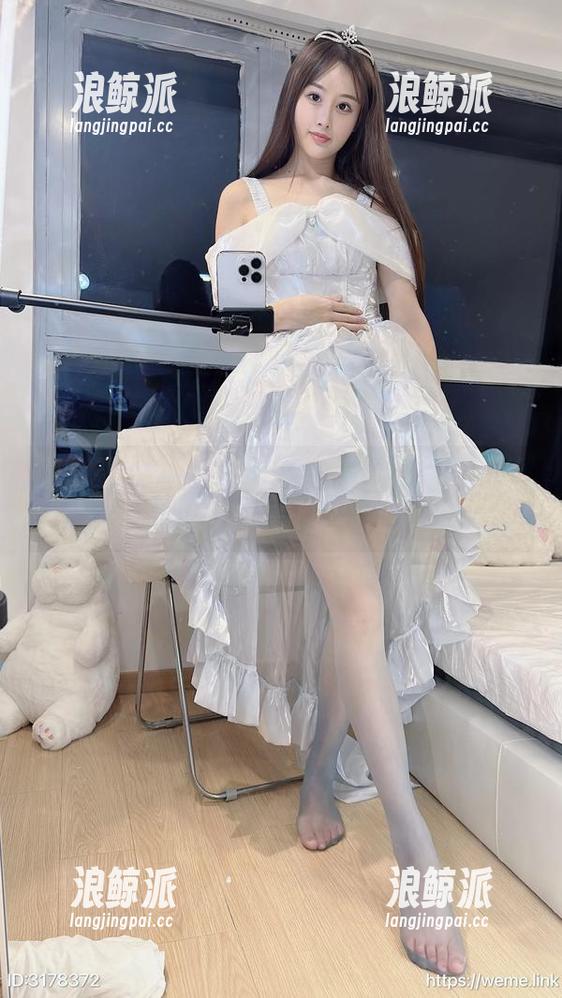 小萌子 微密圈 - 打开小萌子的分享会,渐变蓝丝袜神奇吧?