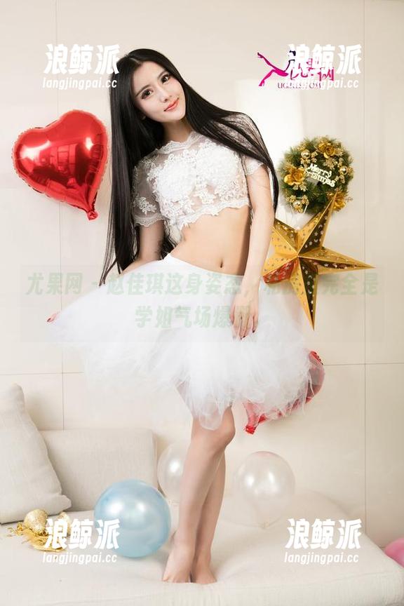 尤果网 - 赵佳琪这身姿态，私房里完全是学姐气场爆棚。