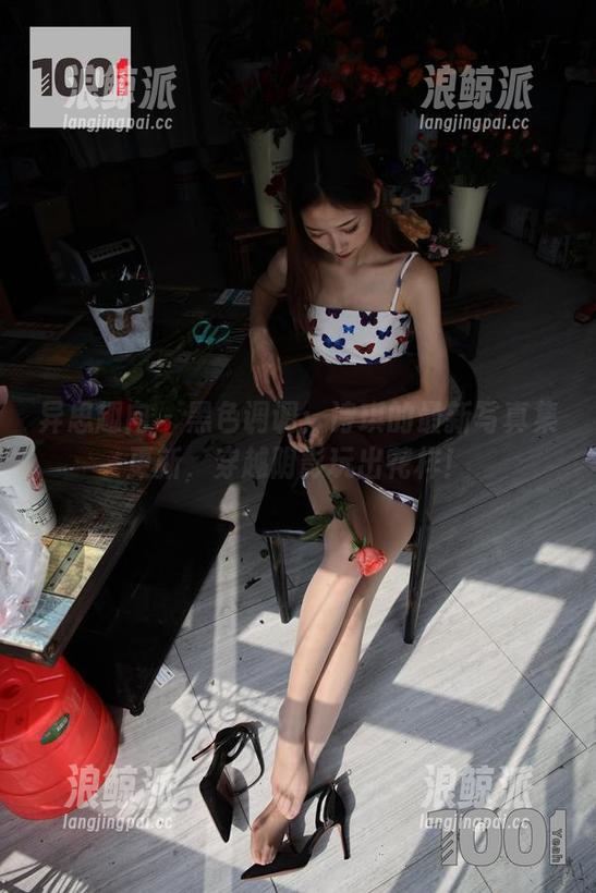 异思趣向 - 黑色调调：诗琪的最新写真集更新，穿越阴影玩出花样！
