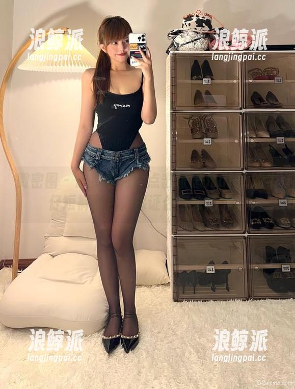 微密圈 - 想要福利？点击张思允nice的牛仔短裤图包，保证你不会后悔。