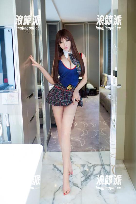 推女郎 - 易阳的白裙在图库中游荡，仿佛在问我‘你敢来尝试吗’？