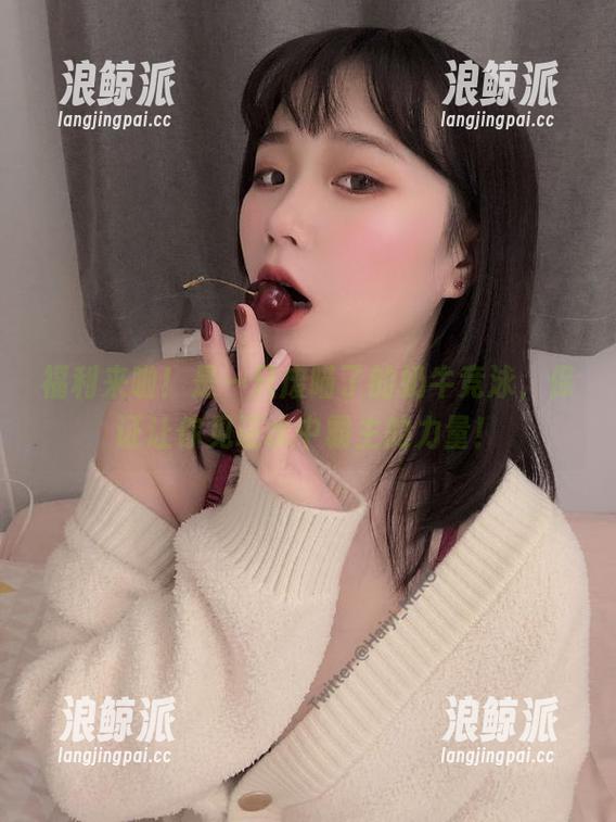 是一只废喵了 福利来啦!是一只废喵了的奶牛竞泳,保证让你见证水中霸主的力量!