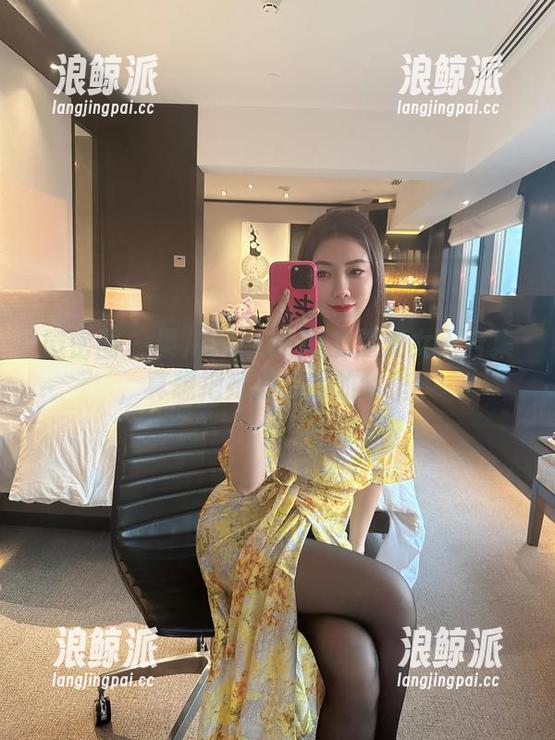 微密圈 - 果儿Victoria的漆皮女王合集，真想把她放进我的梦里！