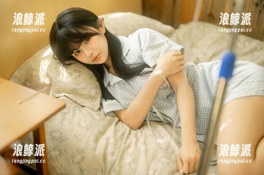 桜井宁宁的红裙写真，真想问她裙子里面有没有藏猫咪？