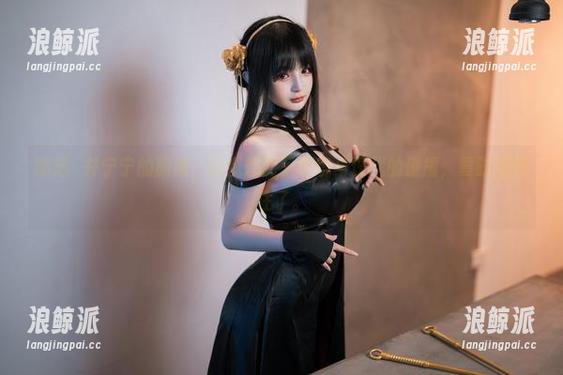 精选桜井宁宁的旗袍，让我想到了传统与现代的碰撞，霎时间愣住了。