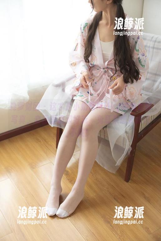 森萝财团 - 这才是小奶糕Milky的兔女郎写真，套图里超级好玩，兔耳朵想要按住不放！