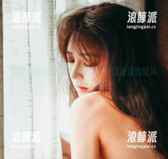 樱晚gigi 樱晚gigi的泳装写真分享,好像海边的微风,总是惹人注目