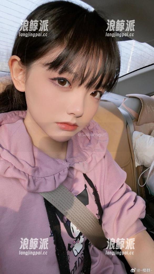 樱群的图集，棉袜＋百变姿态，让人忍不住多看几眼