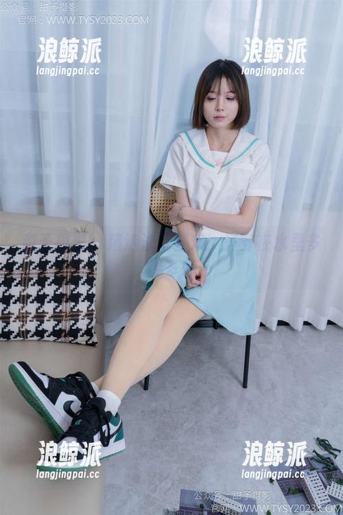 甜予摄影 - 精选泳池狂欢：齐齐在水里多姿多彩