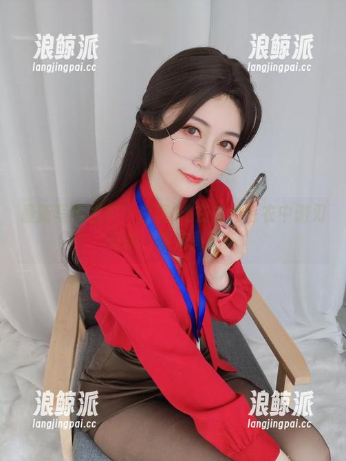 最新写真发布！白银81在白色毛衣中游刃有余，前方高能！