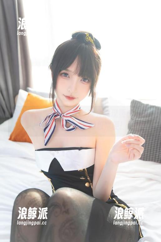 神楽坂真冬 没想到吧?神楽坂真冬还会展现叛逆人偶的另一面,点击图包自便!