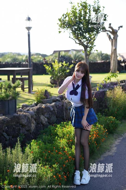 秀人网-Candy糖糖 秀人网 - Candy糖糖这张办公室写真活脱脱是个壁纸模板,真想把它啪叽粘在桌面上!