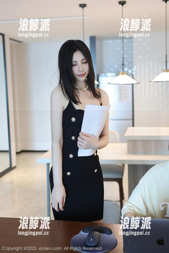 秀人网 - MODEL伊若最新的护士造型，果然不能随便碰图片看了想多留两眼！