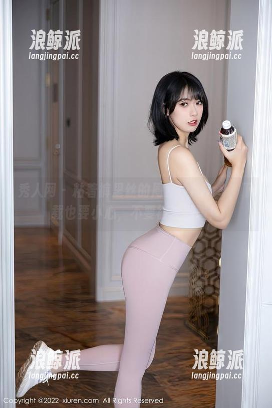 秀人网 - 粘着裤里丝的周慕汐fairy，下载也要小心，不要被迷倒啦！