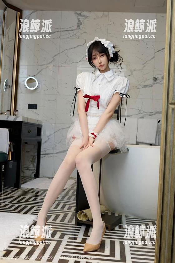 秀人网-娜露selena 秀人网 - 娜露selena的吊带美图,看来这其实是给我上了一堂“时尚”课,哈哈!