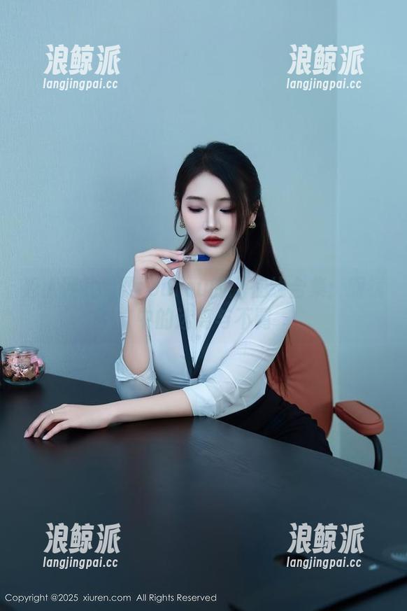 秀人网-媃柔rourou 秀人网 - 媃柔rourou的新在线合集:眼镜中的迷离与不羁