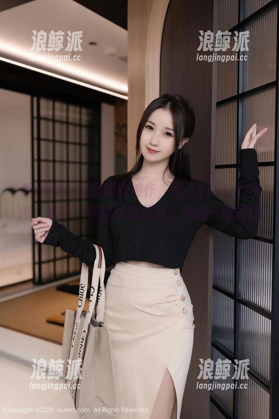 秀人网-果儿Victoria 秀人网 - 原图堪称神作,果儿Victoria把“奶牛”玩得如此抚媚,真想一再回味。