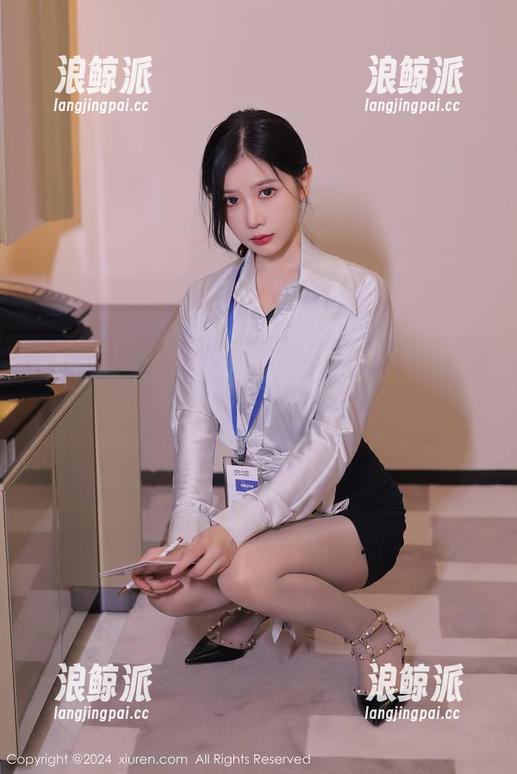 秀人网-白甜 秀人网 - 白甜的美脚写真,下载前记得搬个小板凳坐好哦