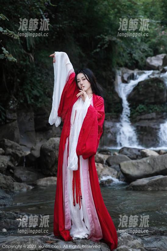 秀人网-艺轩 秀人网 - 当美图遇上艺轩的裸足,咋就这么‘缺乏’鞋子呢?