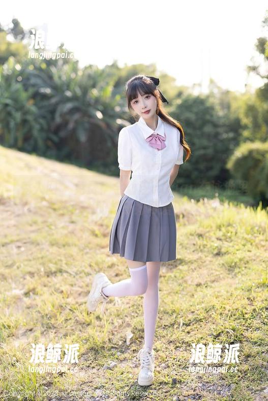 秀人网-金幼汐Vivian 秀人网 - 免费!金幼汐Vivian在泳池里,水花飞溅的样子好可爱哦,哈哈~
