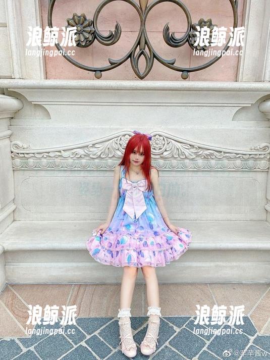 芊芊酱w的定制写真：肉丝放飞自我，那姿势……你明白的。