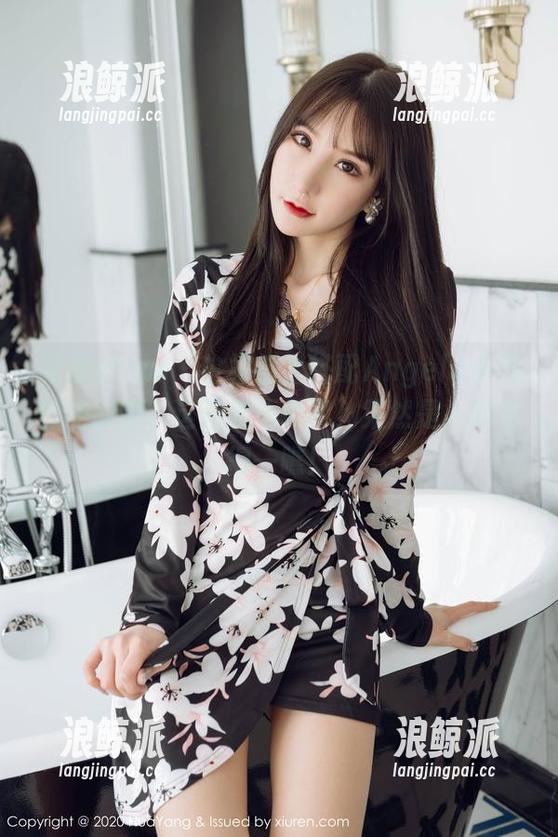 花漾show-Angela小热巴 花漾show - 白裙组合搭配Angela小热巴的原图,这画面不得了,果然是人间值得一瞧!