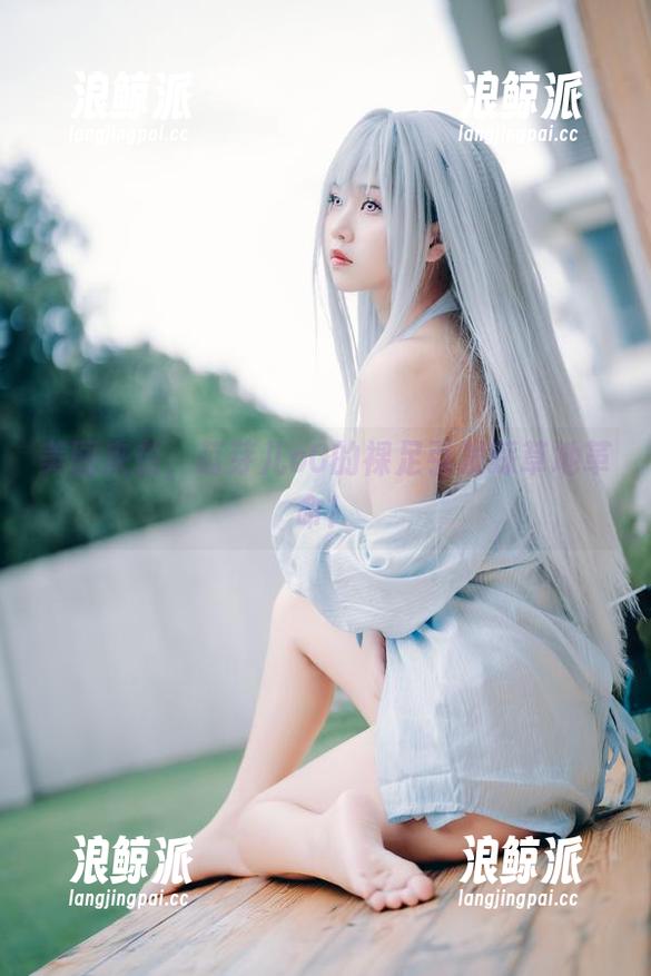 萌芽儿o0 美图来袭,萌芽儿o0的裸足引发踩草地革命!