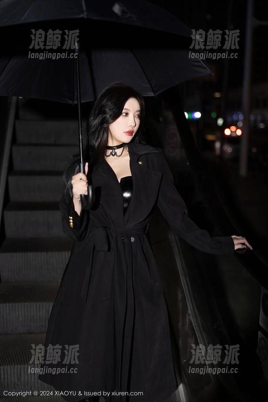 语画界-王馨瑶yanni 语画界 - 王馨瑶yanni黑白全集:为了这张写真,我给自己留了一点想象空间,嘻嘻。